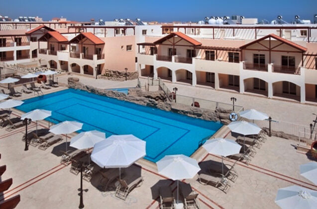 Appartamento a 2 km dalla spiaggia per 4 pers. con accesso piscina