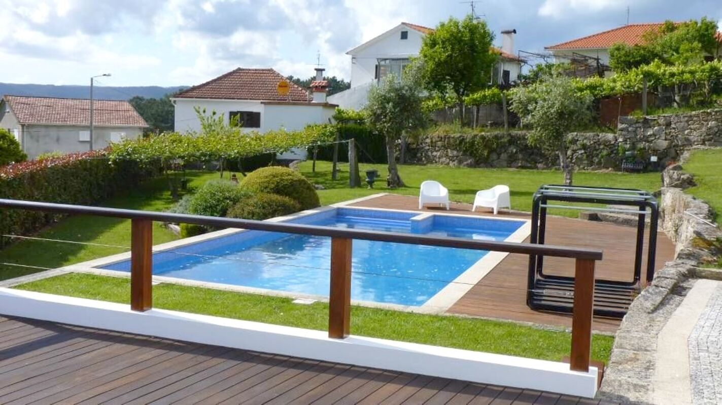 Vista a la piscina Casa Vila Nova de Cerveira