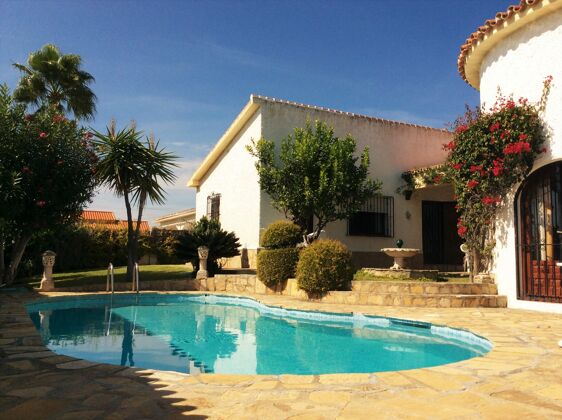 300 m away from the beach! Amazing villa for 6 ppl. with swimming-pool