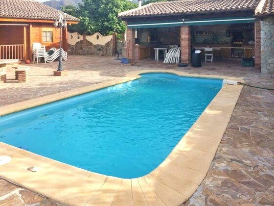 Villa for 7 ppl. with swimming-pool, jacuzzi and garden at Coín