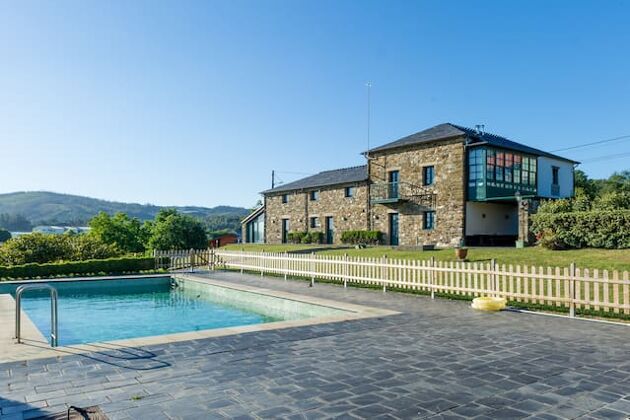 Grande villa pour 23 pers. avec piscine, terrasse et balcon