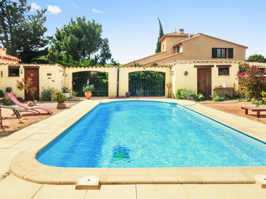 Vista sulla piscina Casa Castelnou