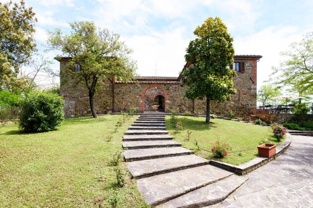 Grande villa para 28 pers. con piscina, jacuzzi y jardín en Sinalunga