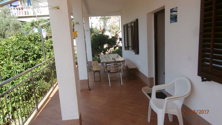 Espectacular apartamento para 8 pers. con jardín y terraza en Gdinj
