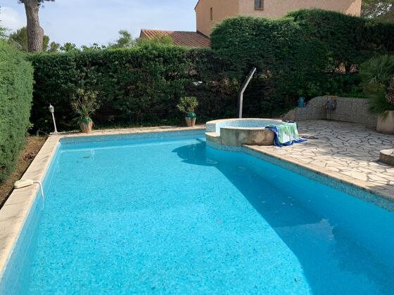 Villa a 6 km dalla spiaggia per 10 pers. con piscina a Saint-Raphaël