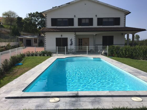 Villa per 10 pers. con piscina, giardino e terrazza a Maxial