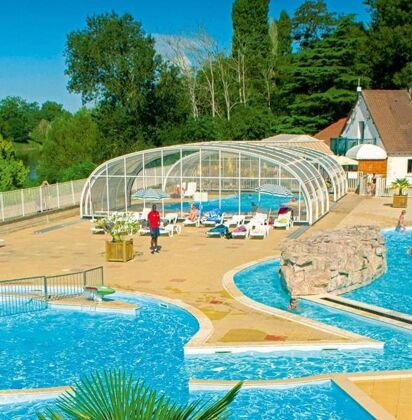 Joli bungalow pour 6 pers. avec piscine partagée et terrasse à Trogues
