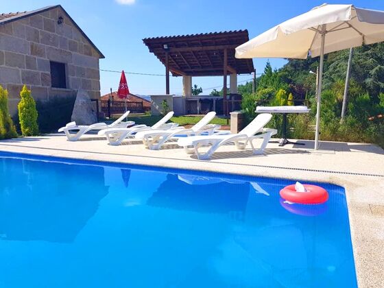 Casa para 8 pers. con piscina, jacuzzi, jardín y terraza en Pontevedra