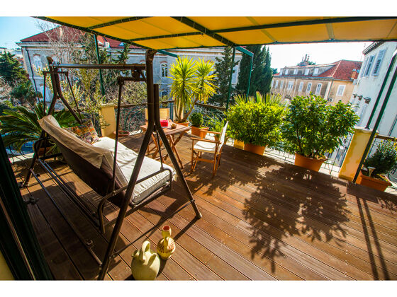 Bonito apartamento a 1 km de la playa para 4 pers. con jardín en Split