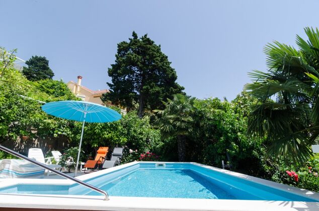 ¡A 50 m de la playa! Villa para 8 pers. con piscina y jacuzzi en Mlini