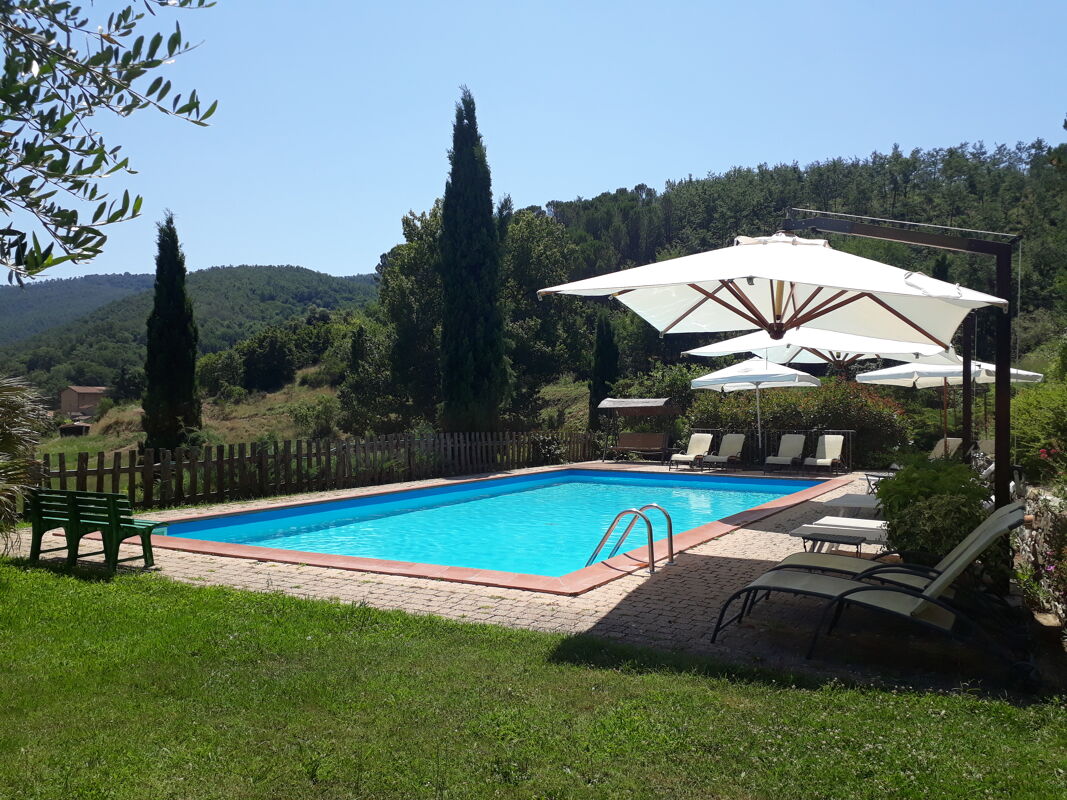 Swimming pool view Apartment Lisciano Niccone