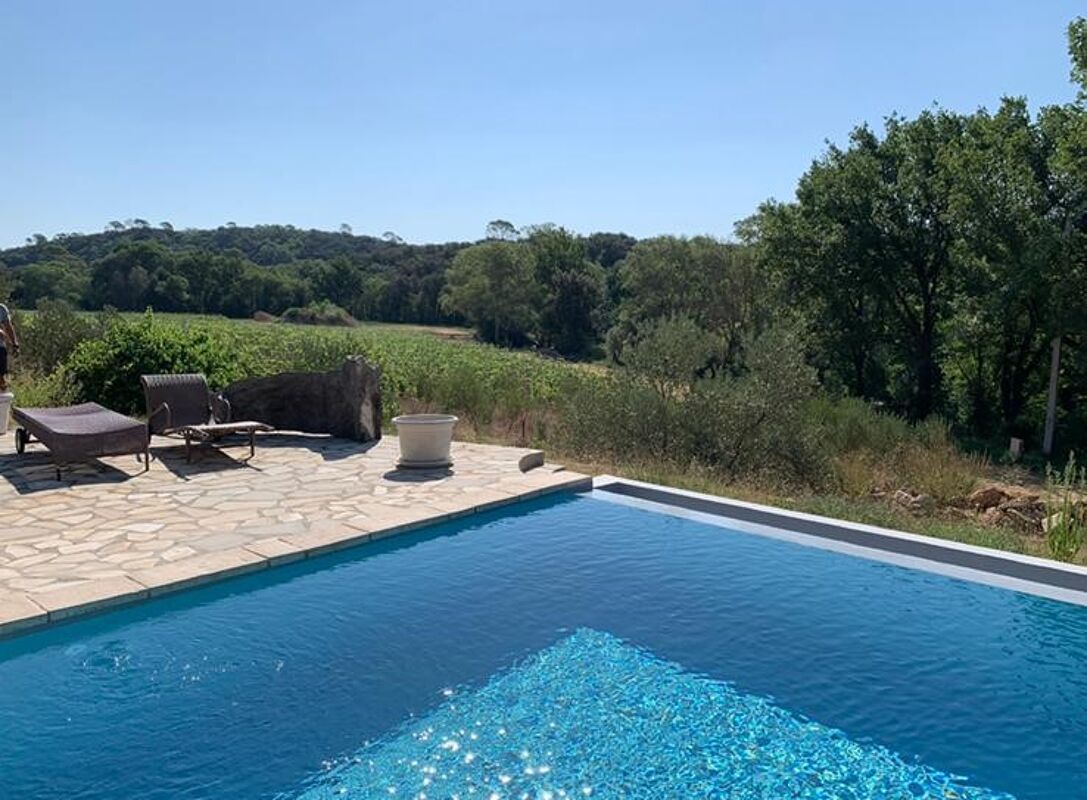 Swimming pool view House Le Thoronet