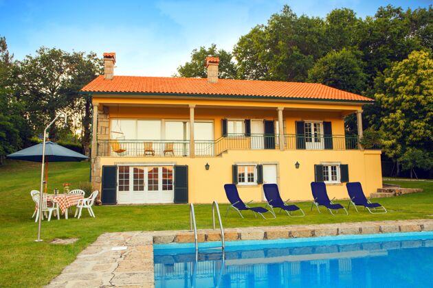 Casa para 12 pers. con piscina, jardín y terraza en Paredes de Coura