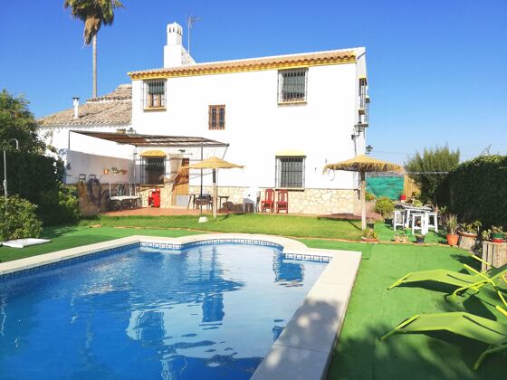 Villa for 13 ppl. with swimming-pool, garden and terrace at Antequera