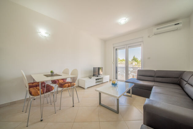Appartement 350 m away from the beach for 6 ppl. with garden at Vrsi