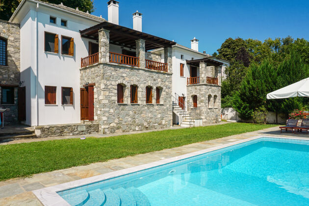 Big villa 7 km away from the beach for 10 ppl. with swimming-pool