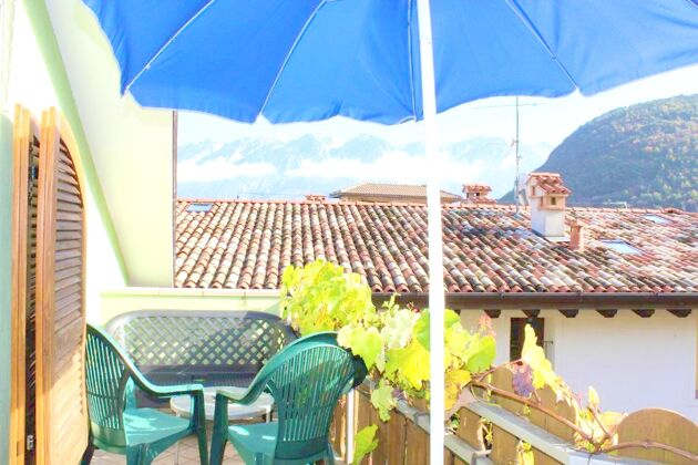 Nice appartement 8 km away from the beach for 8 ppl. at Prabione