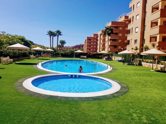 Appartement 500 m away from the beach with shared pool and jacuzzi