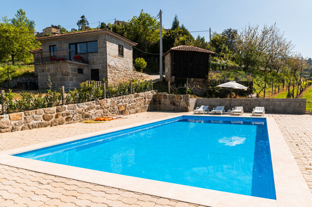 Haus für 5 Pers. mit Zugang zum Pool, Terrasse und Balkon in Fornos