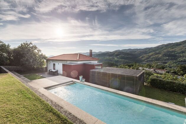 Haus für 6 Pers. mit Schwimmbad, Garten und Terrasse in Travassós