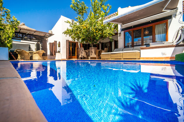 El Valle Golf Resort Villa, private pool & sauna