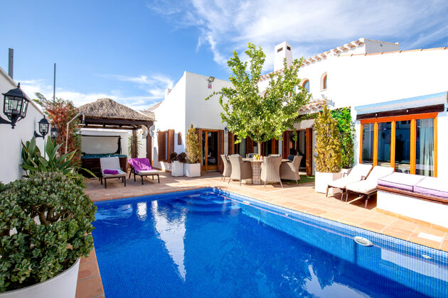 Villa for 15 ppl. with swimming-pool, sauna and jacuzzi at Murcia