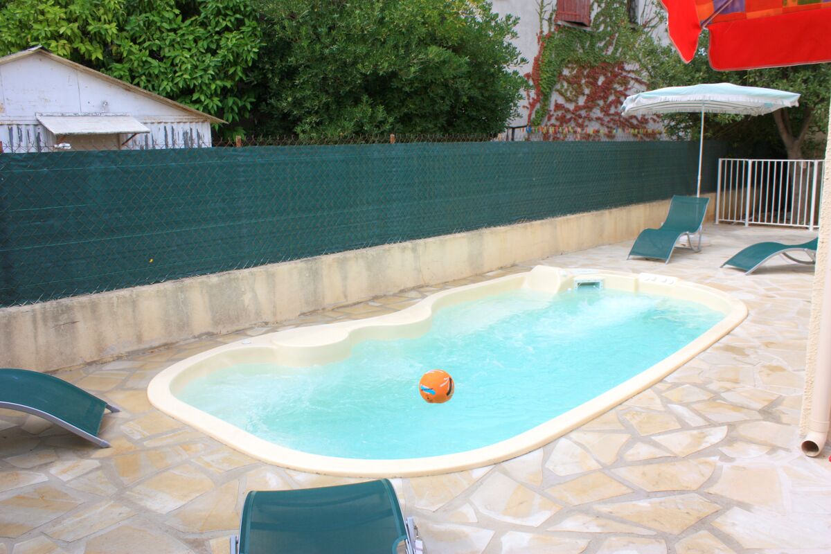 Vue sur piscine Maison Marseillan