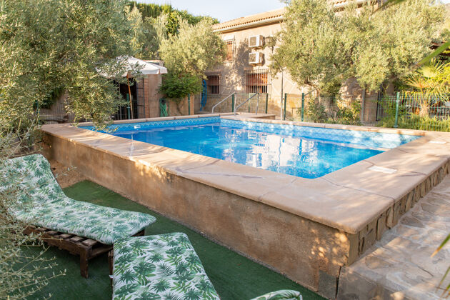 Villa for 9 ppl. with swimming-pool and garden at La Guardia de Jaen