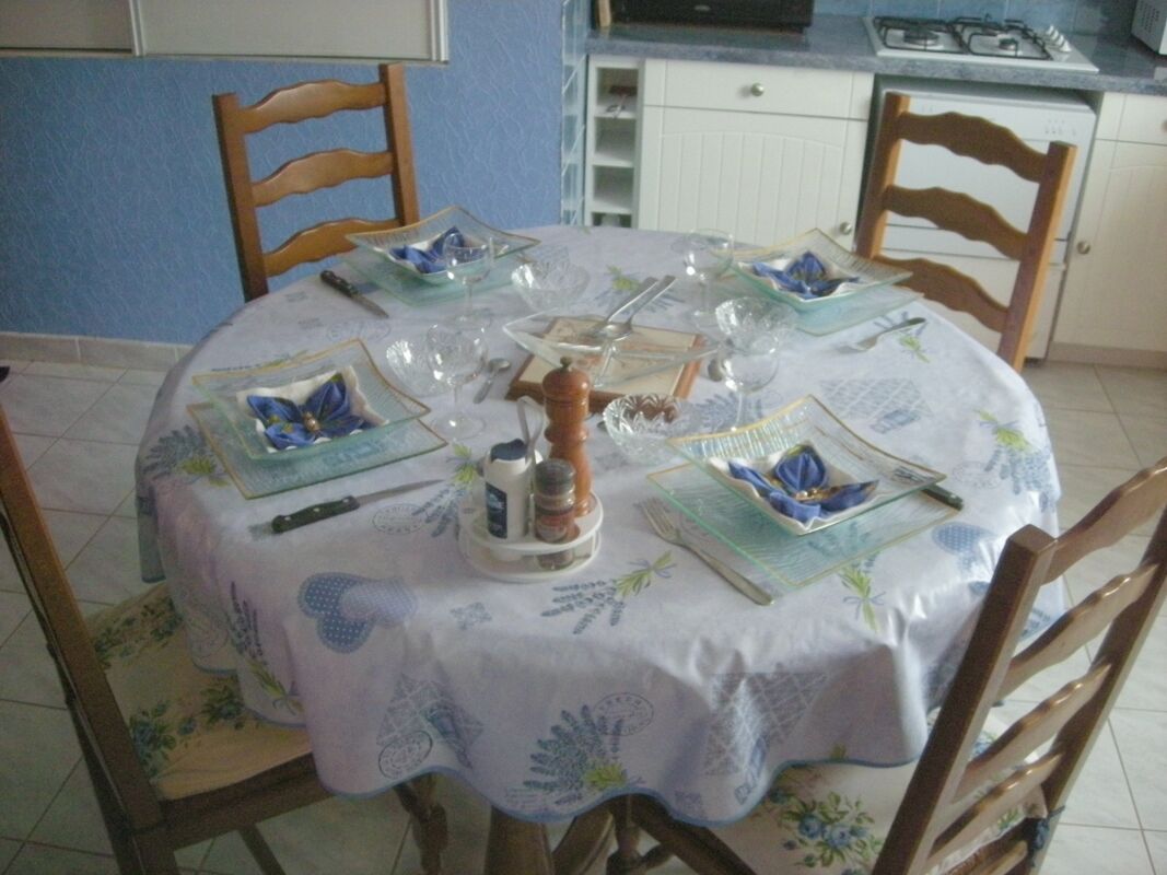 Table Appartement Roquefort-la-Bédoule