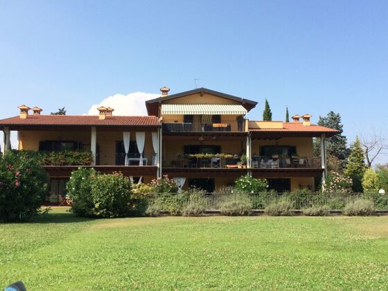 Appartamento per 4 pers. con accesso piscina a Padenghe Sul Garda