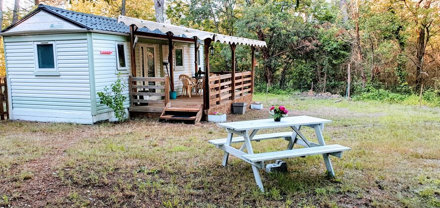 Superbe bungalow pour 4 pers. avec jardin à Saint-Genest-de-Beauzon