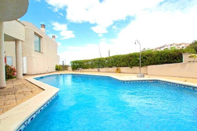 Casa para 8 pers. con piscina compartida y vistas al mar en Sitges