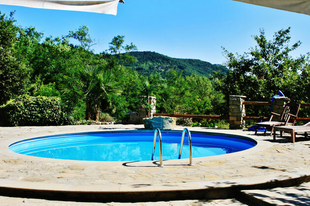 Große Villa für 14 Pers. mit Schwimmbad und Terrasse in Mombarcaro