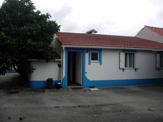 House 13 km away from the beach for 7 ppl. with shared pool at Pataias