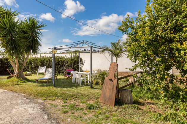 Bella casa a 2 km dalla spiaggia per 4 pers. con giardino a Avola