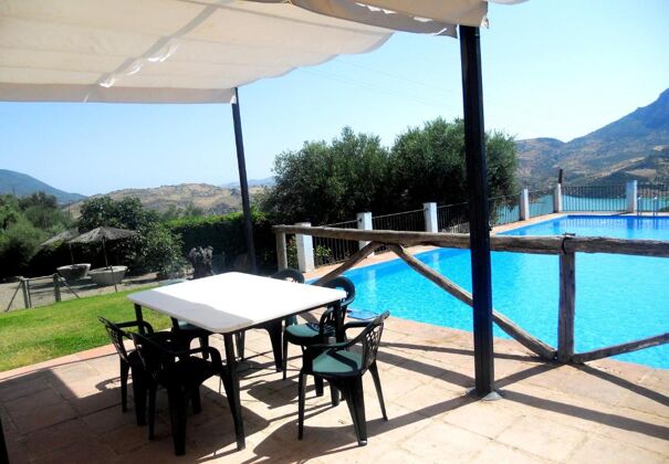 Bella casa per 7 pers. con accesso piscina a Zahara de la Sierra