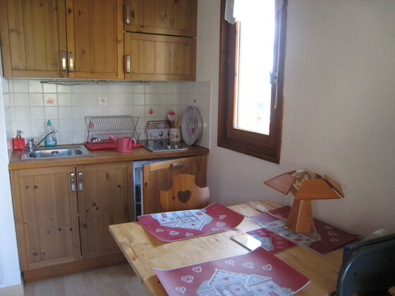 Amazing appartement 50 m away from the slopes for 4 ppl. at Bernex