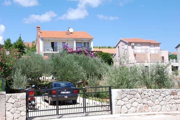 150 m away from the beach! Nice appartement for 6 ppl. at Stari Grad