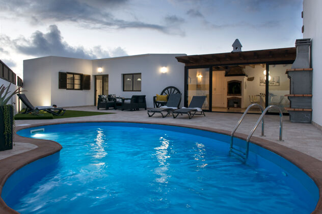 Beautiful villa 7 km away from the beach for 8 ppl. with swimming-pool