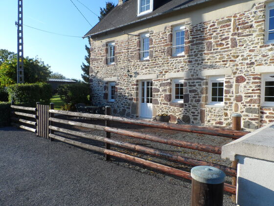 House 4 km away from the beach for 5 ppl. with garden at Chanteloup