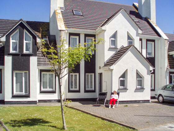House 400 m away from the beach for 8 ppl. with garden at Enniscrone