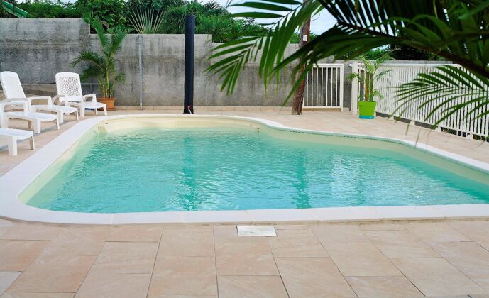 Apartamento a 400 m de la playa para 4 pers. con piscina en Deshaies