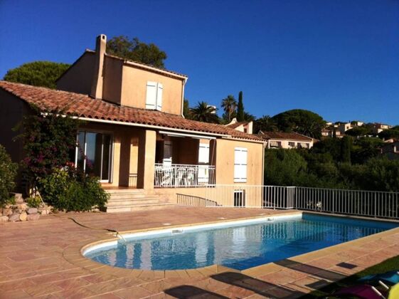 Big villa 400 m away from the beach for 10 ppl. with swimming-pool