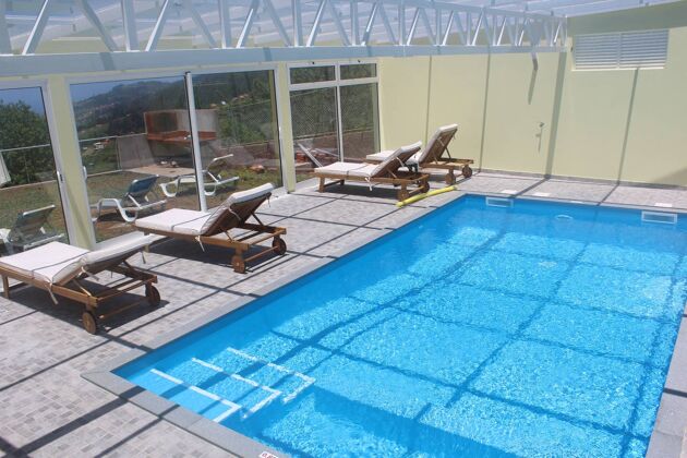 Amazing house for 5 ppl. with shared pool at Arco Da Calheta