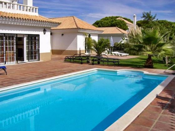 House 500 m away from the beach for 4 ppl. with shared pool and garden