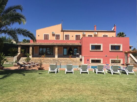 Big villa for 12 ppl. with swimming-pool, garden and terrace at Noto