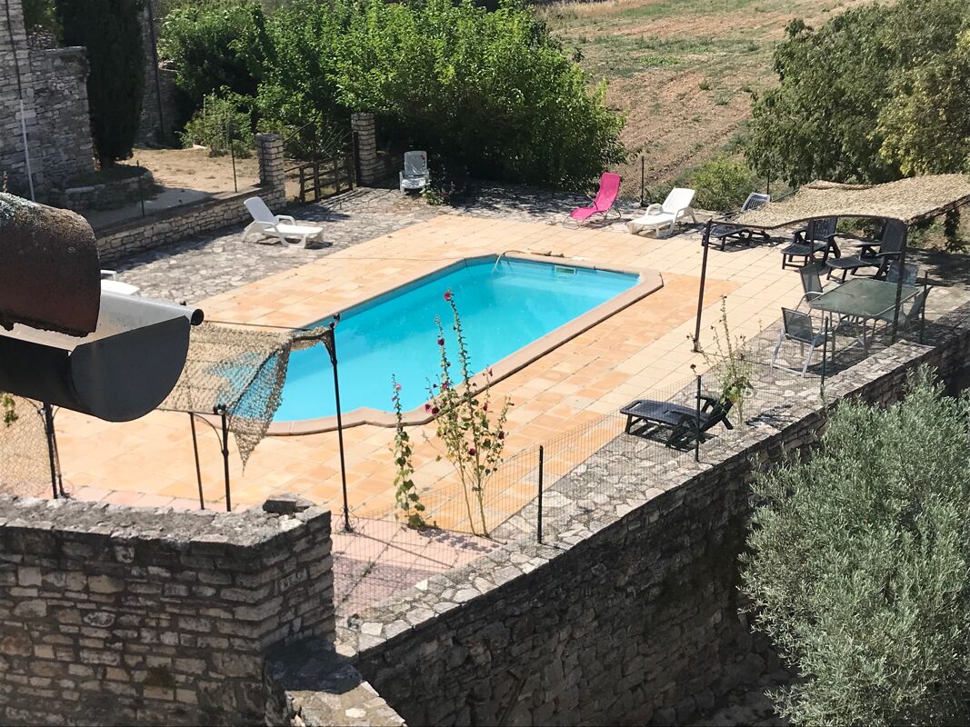 Vista a la piscina Casa Orgnac-l'Aven