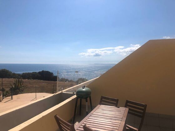 Apartamento para 4 pers. con vistas al mar y terraza en Carvoeiro