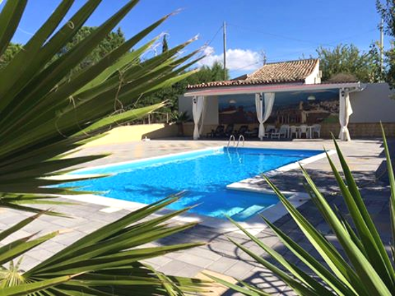 Villa für 12 Pers. mit Schwimmbad, Garten, Terrasse und Balkon in Enna