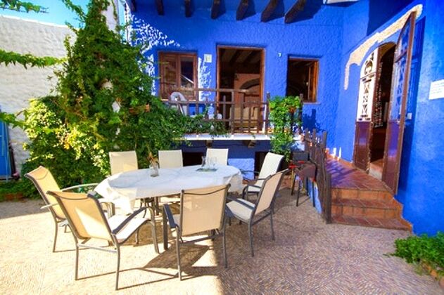 Spacious villa for 6 ppl. with swimming-pool and terrace at Benaocaz